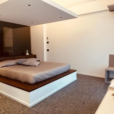 Elegance ゲストハウス 4*