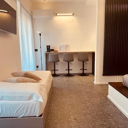 Elegance ゲストハウス 4*